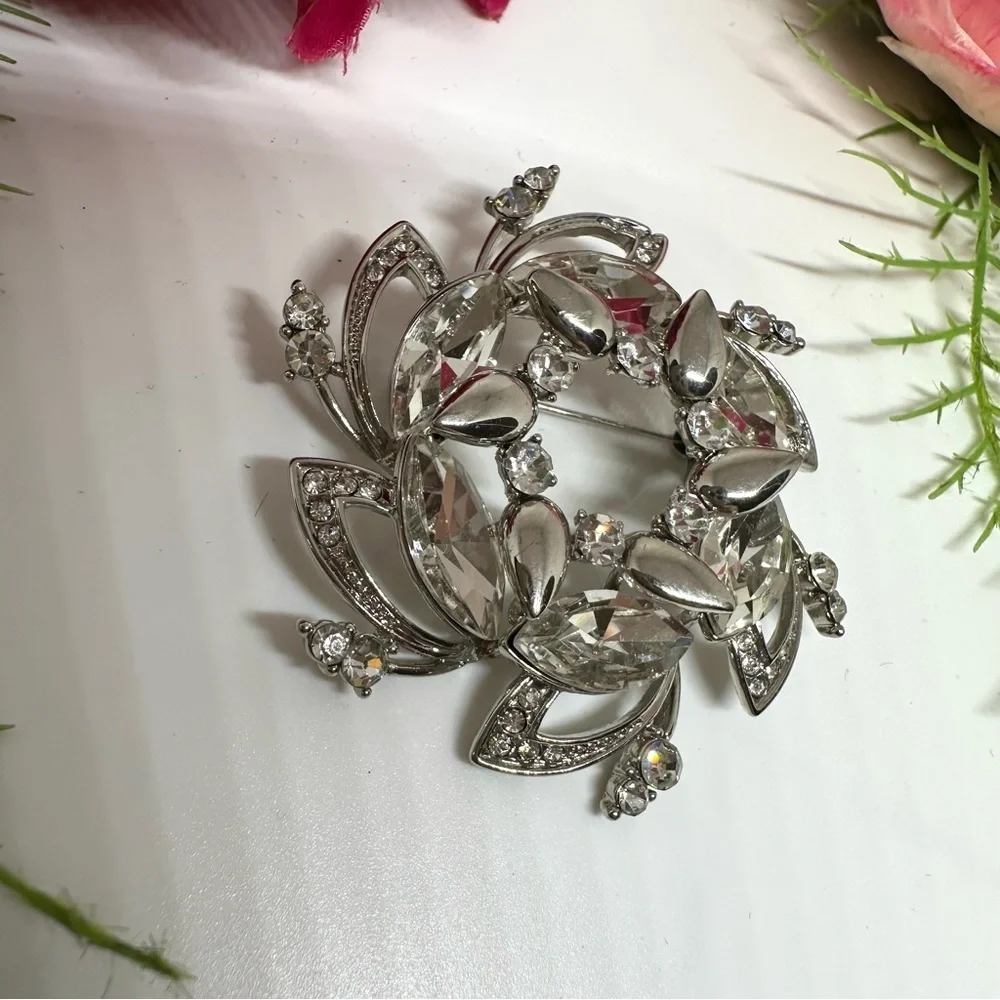 VINTAGE⚜️Magnificent Crystal Burst Brooch